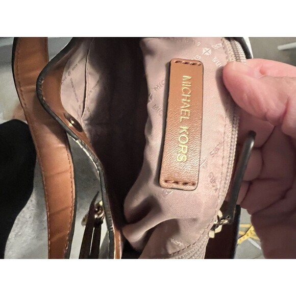 Michael Kors Monogram Shoulder Bag White Large - Picture 12 of 14